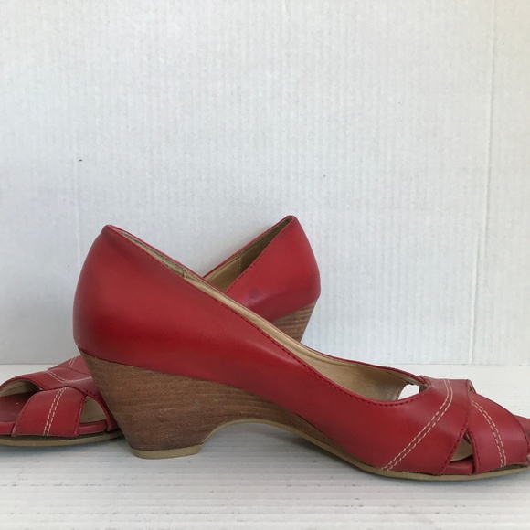 Size 6 Merona Red Peep Toe Wedge Heels - Picture 1 of 3